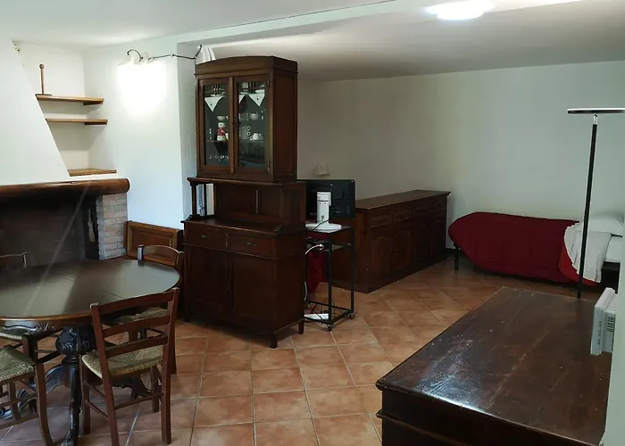 Parte Di Casa Con Giardino E Piscina